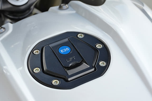 Closed Fuel Lid Image - 39992