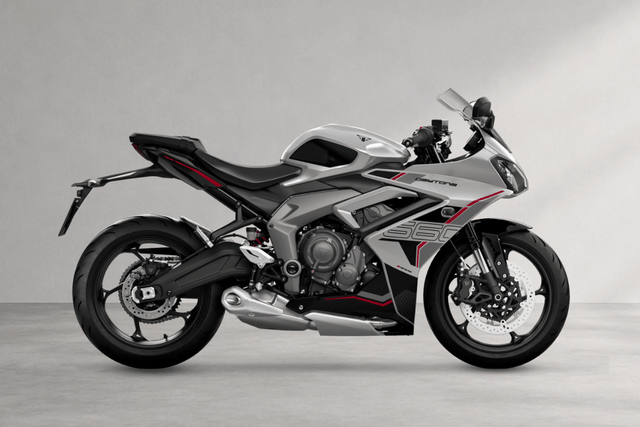 Triumph Daytona 660 Aluminium Silver / Sapphire Black Color Image
