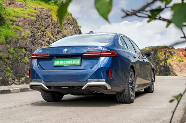 Rear Right Three Quarter Image - 39114