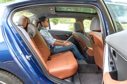 BMW i5 LWB Second Row Seats BMW i5 LWB Second Row Seats