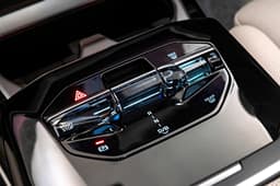 BMW i7 Console Storage