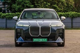 BMW i7 Front View