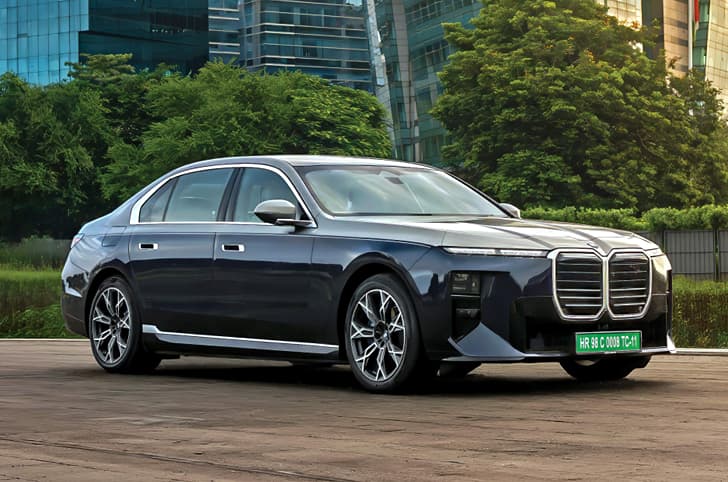 BMW i7