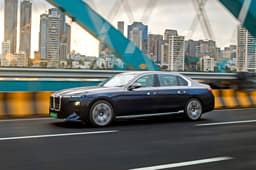 BMW i7 Left Side View