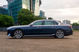 BMW i7 Left Side View