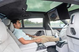 BMW i7 Second Row Seats