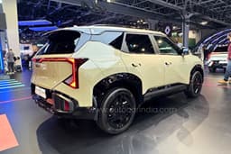 Kia Seltos Hybrid Rear Right Three Quarter