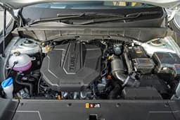Kia Sorento Open Bonnet Engine Shot Kia Sorento Open Bonnet Engine Shot