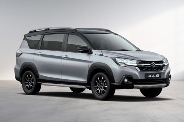 Maruti Suzuki XL6 Splendid Silver With Midnight Black Roof Color Image