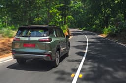 MG Hector Tomahawk EV Rear Right Three Quarter