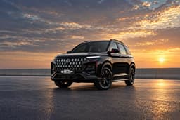 MG Hector Front Left Three Quarter MG Hector Front Left Three Quarter