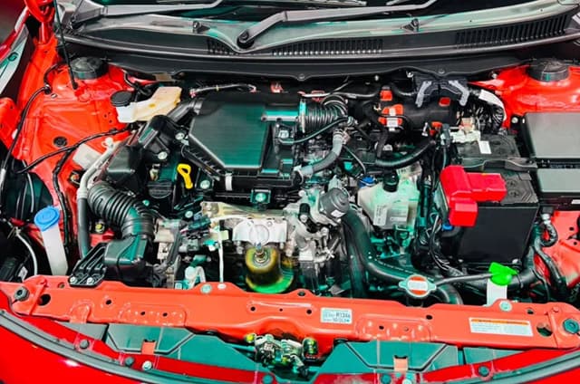 Open Bonnet Engine Shot Image - 40149