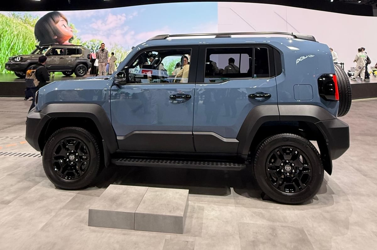 Toyota Land Cruiser FJ side profile