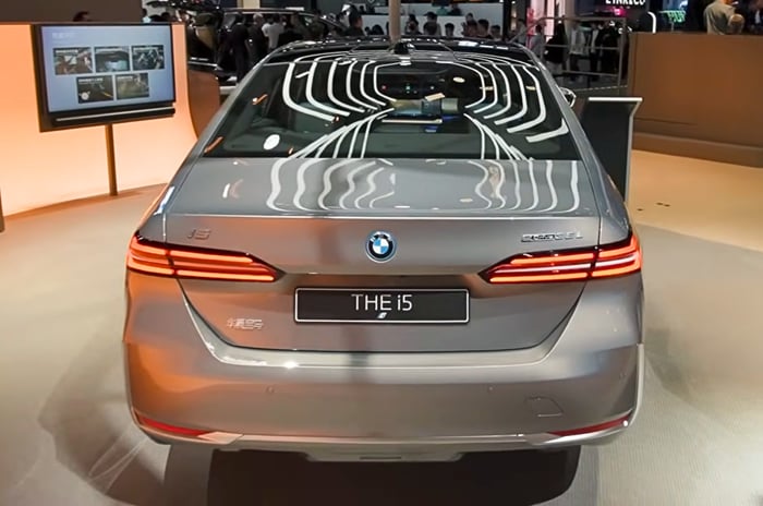 BMW i5 LWB rear China spec