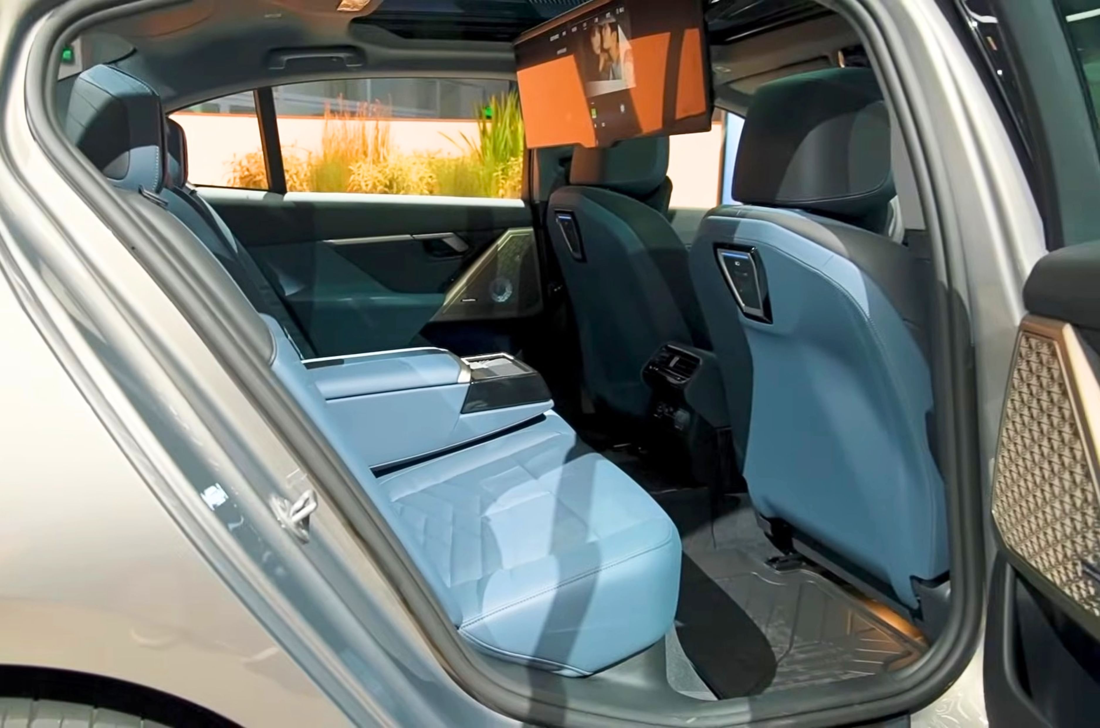 BMW i5 LWB rear seats China-spec