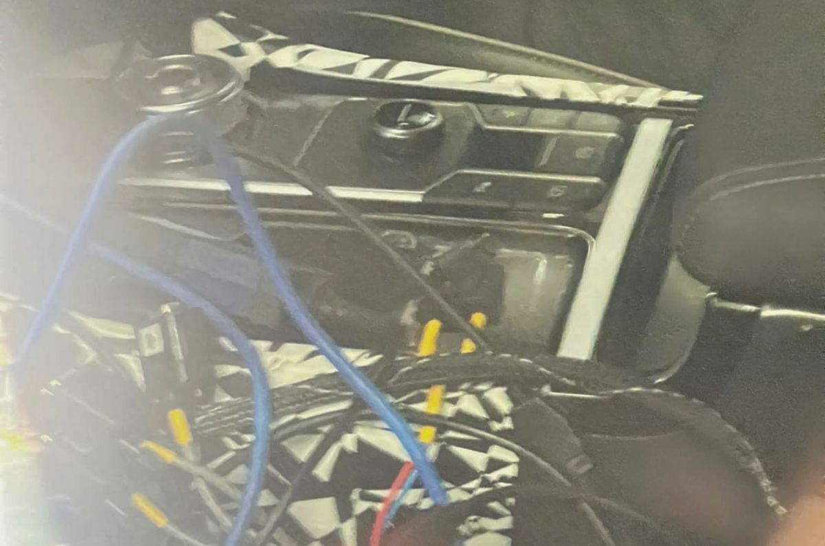 Kia Sorento SUV spied in India for the first time