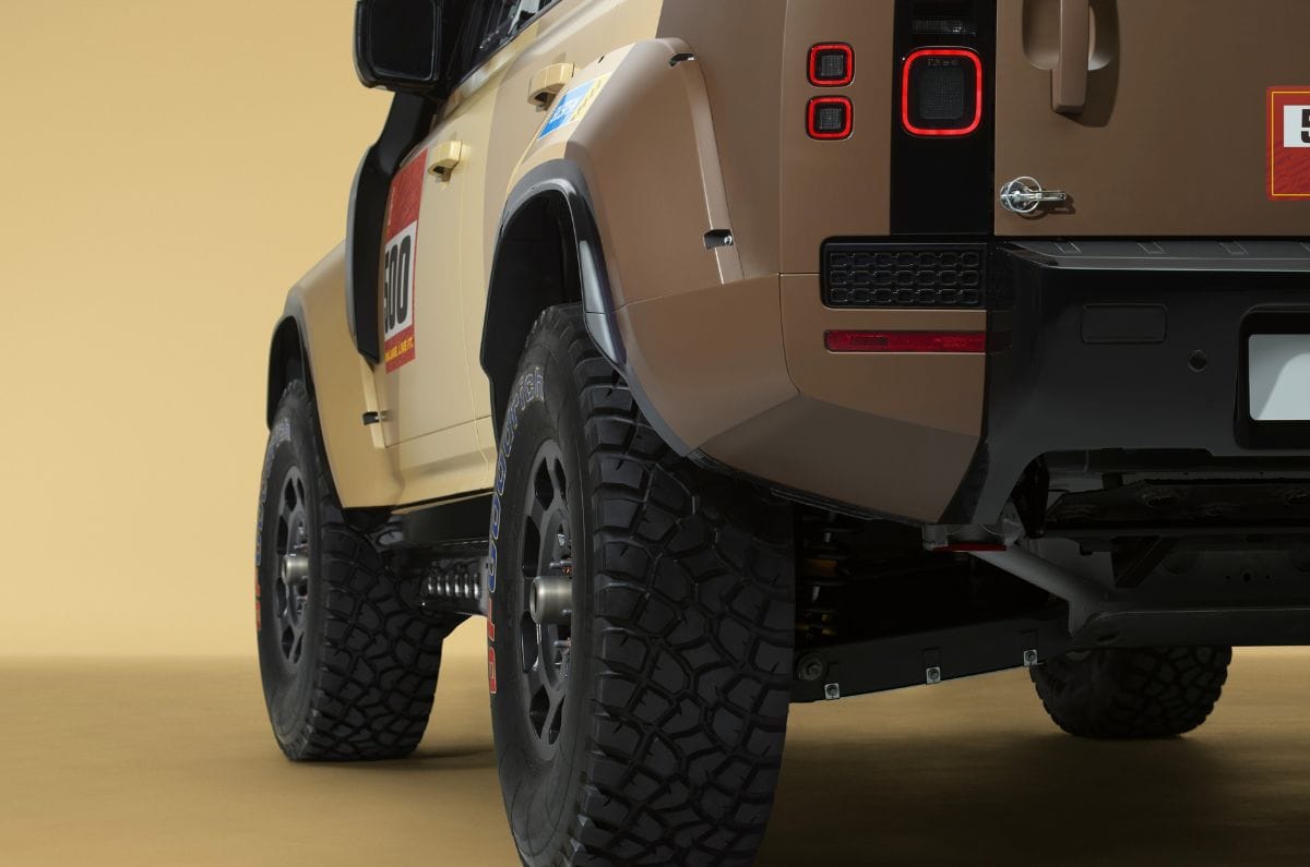 Land Rover Defender Dakar D7X-R tyres
