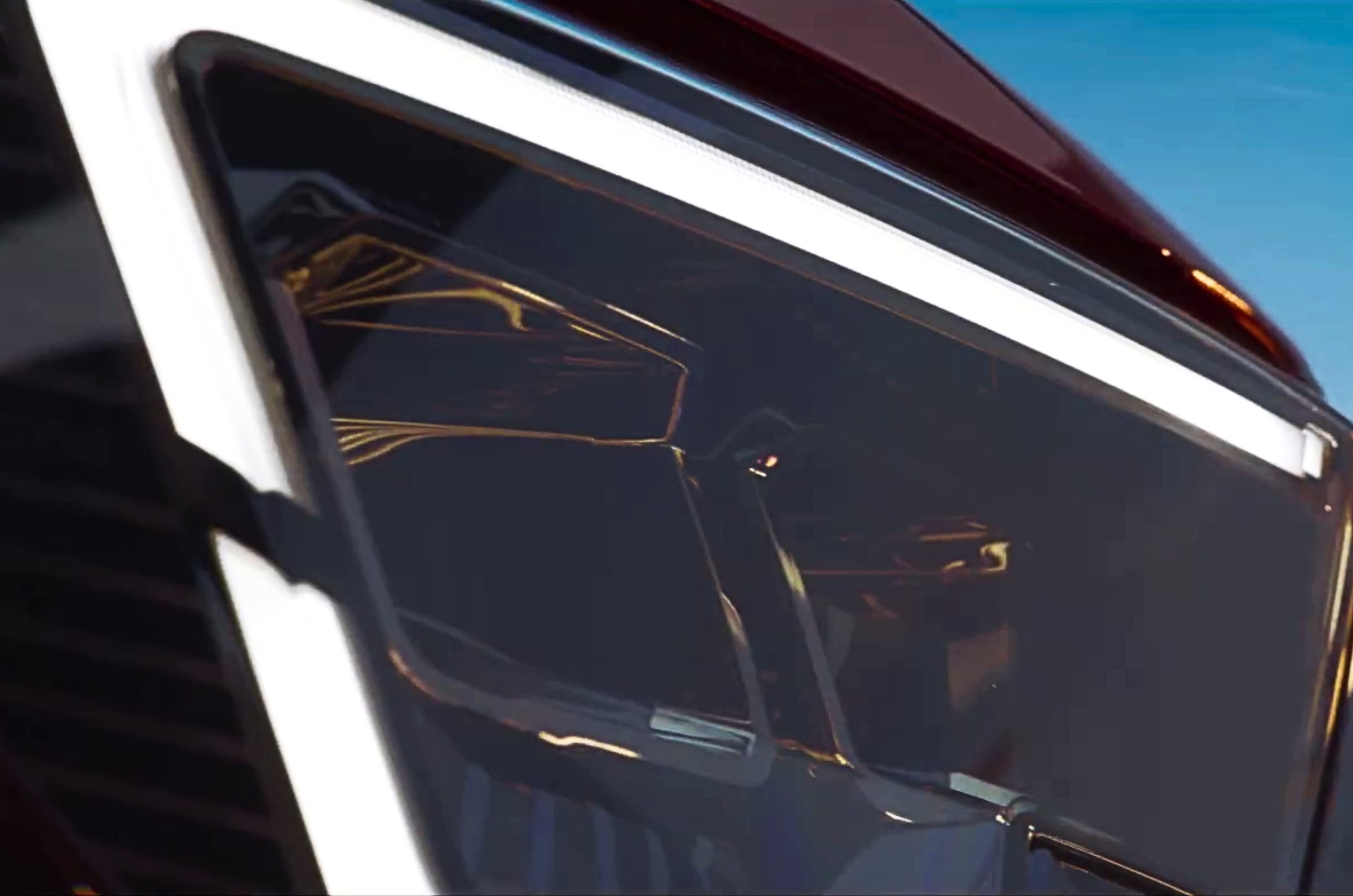 Mahindra XUV 7XO headlight