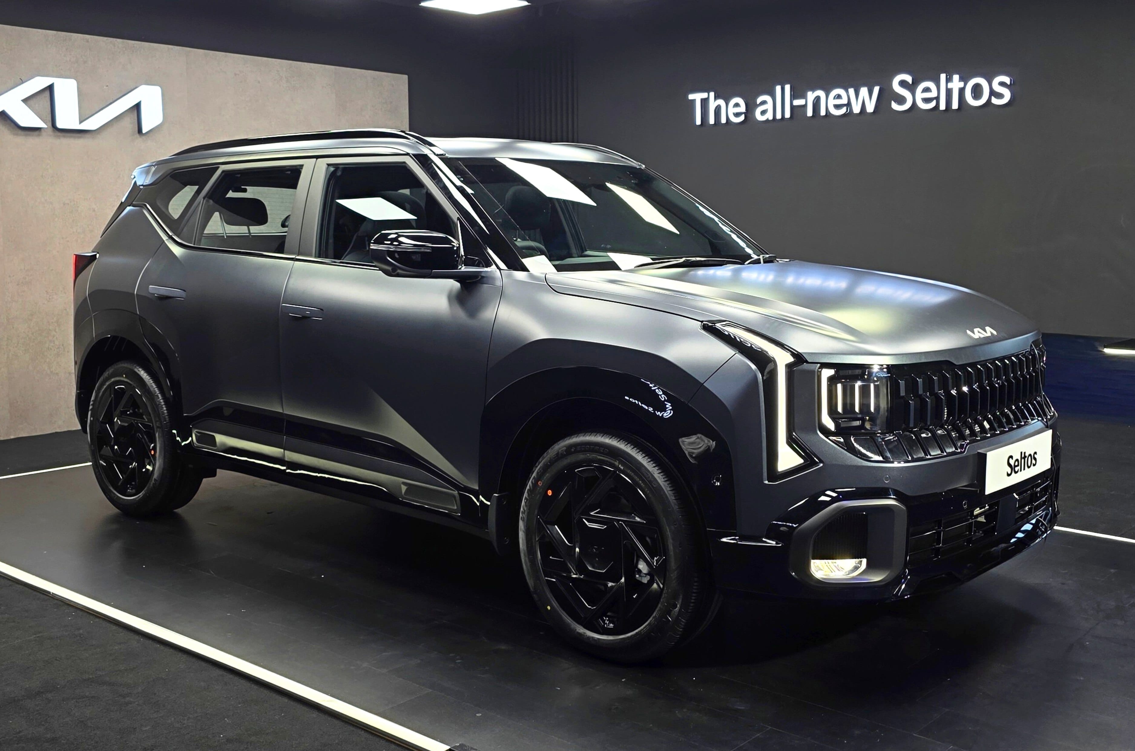 New Kia Seltos front three quarter