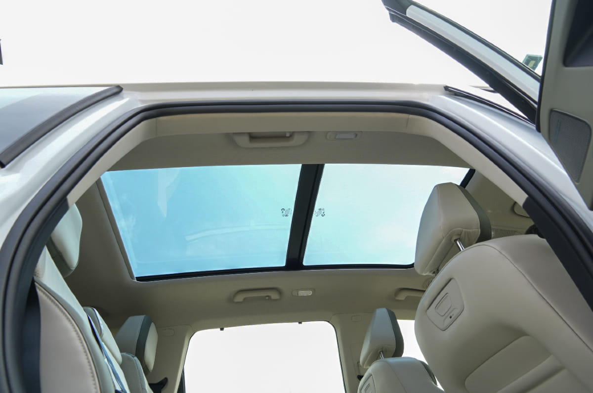 Mahindra XEV 9S panoramic sunroof