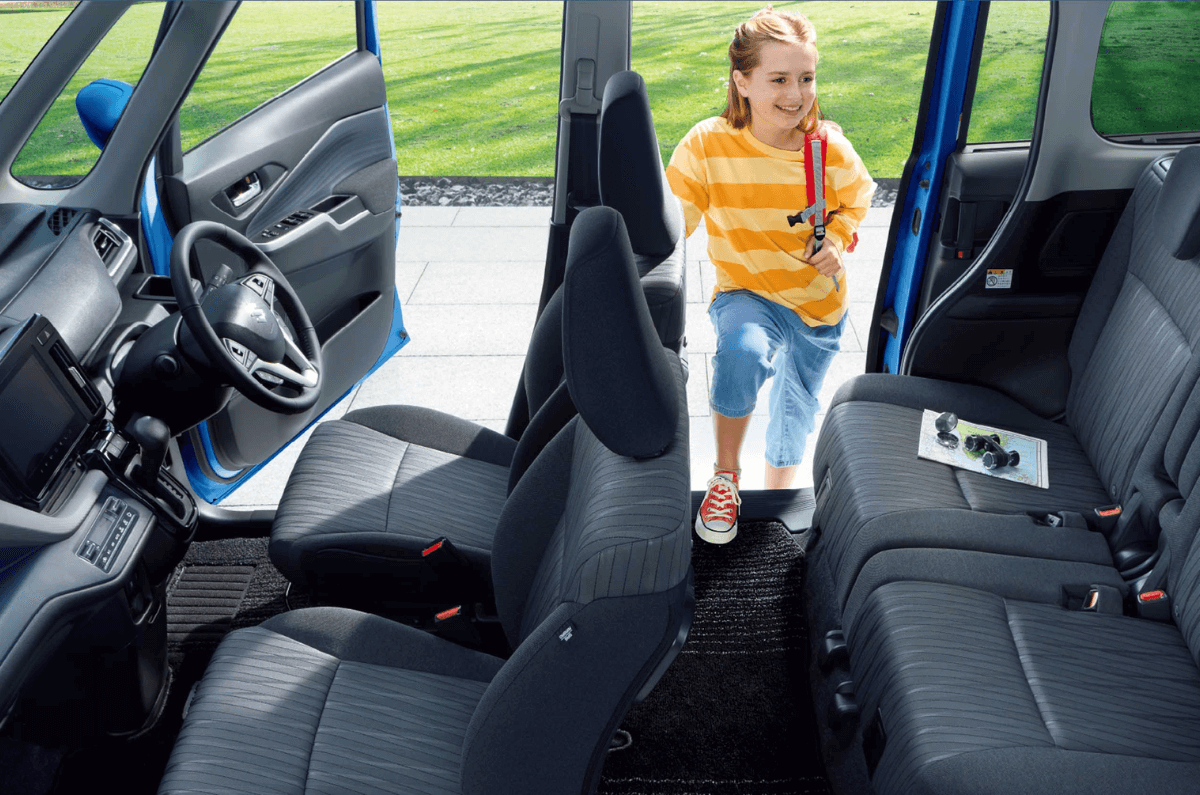 Suzuki Solio sliding doors