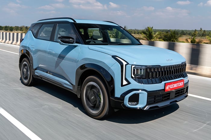 2026 Kia Seltos front right side driving on road