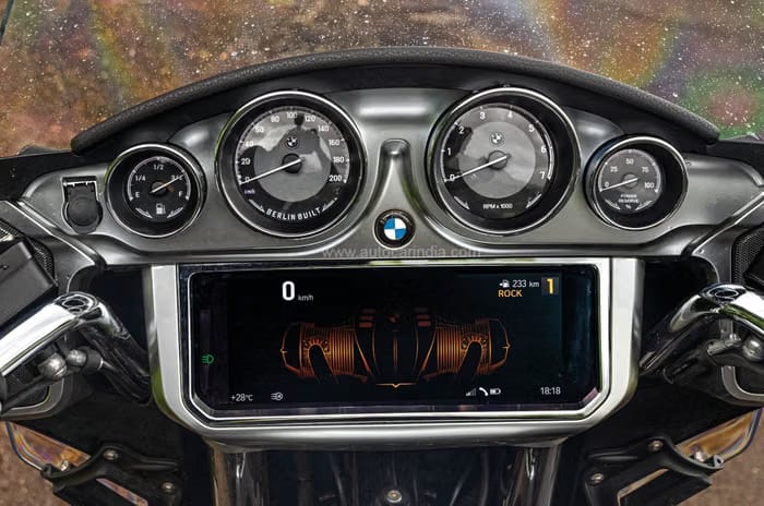 Bikes on sale in India with an analogue rev counter