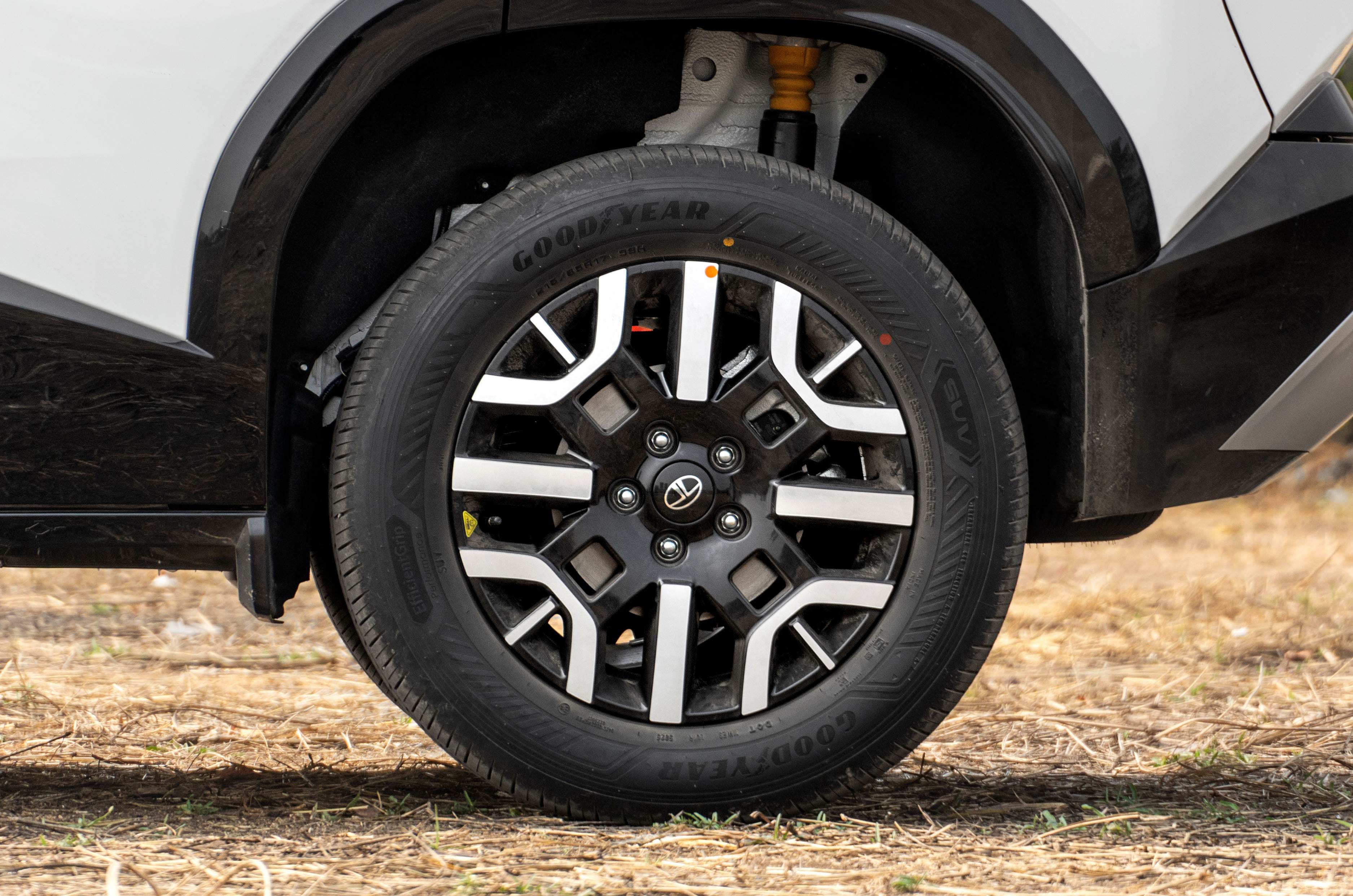 Tata Sierra 1.5 petrol alloy wheel