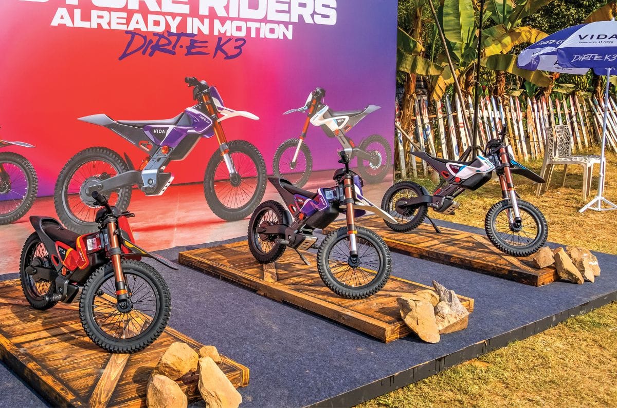 Vida Dirt.E K3 all three sizes of bikes parked next to each other on stage