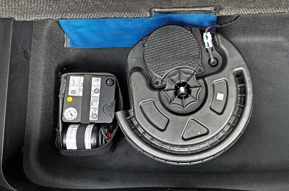 MG Windsor tyre puncture repair kit