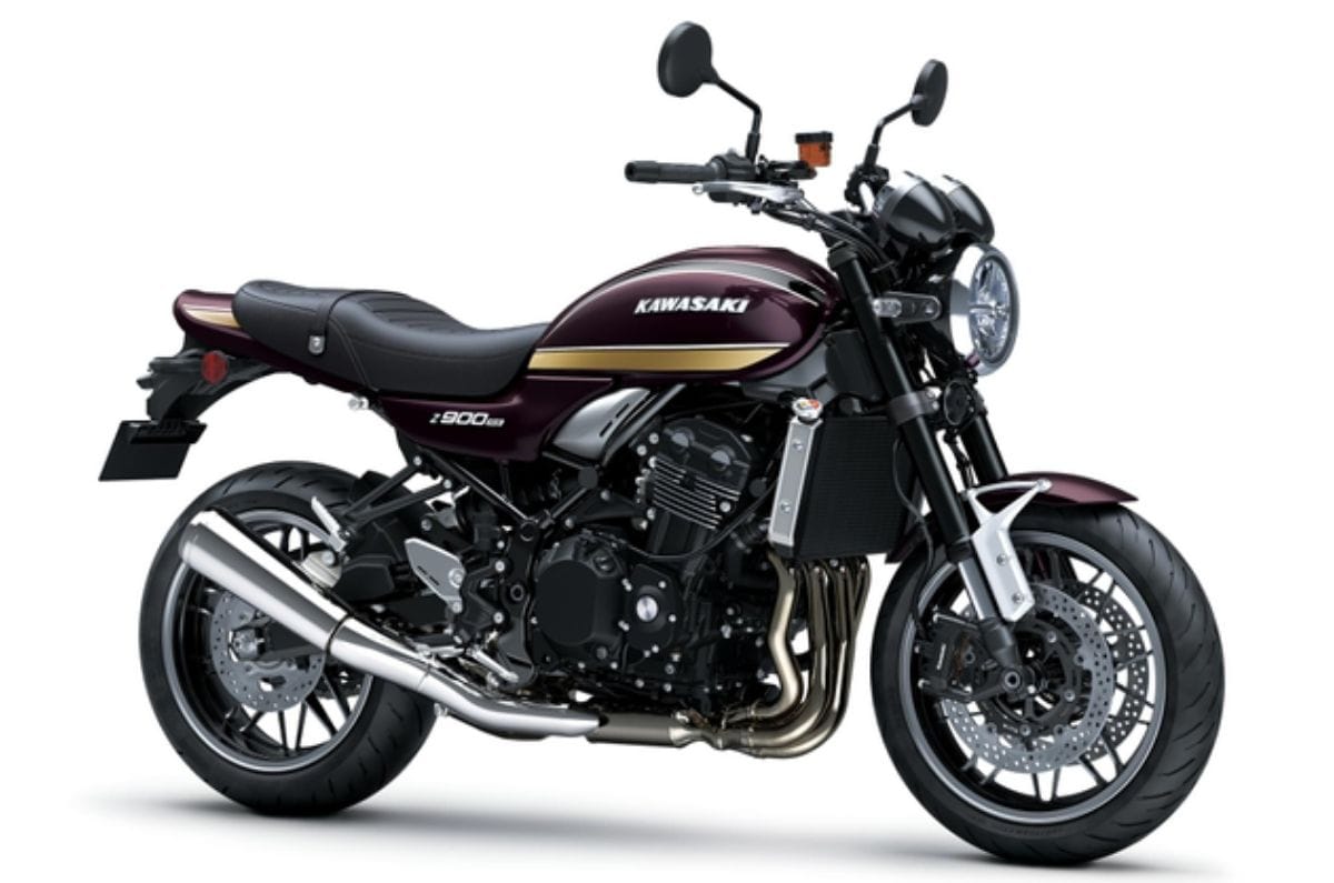 Kawasaki Z900RS front right static in studio