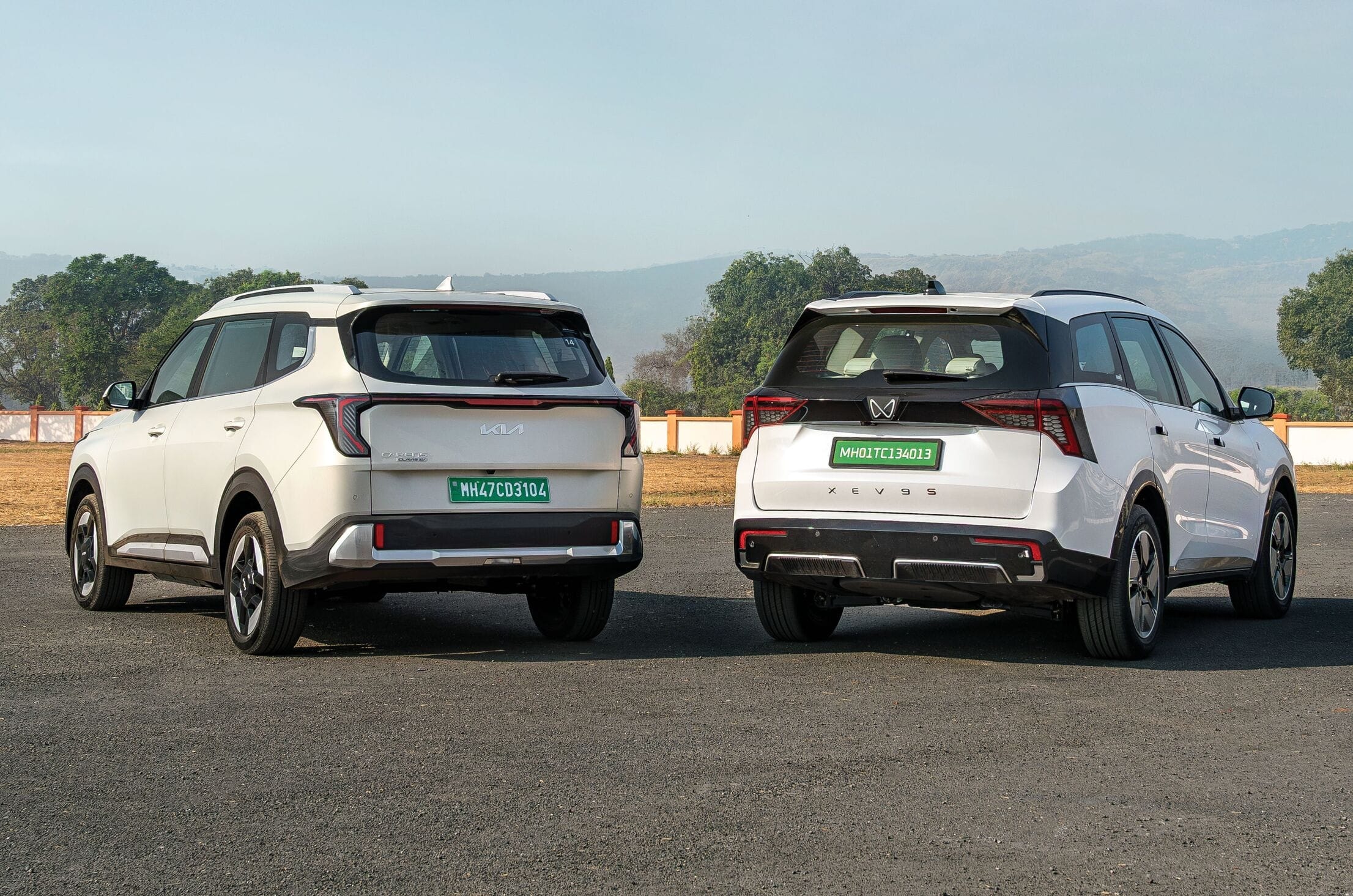 Kia Carens Clavis EV vs Mahindra XEV 9S rear