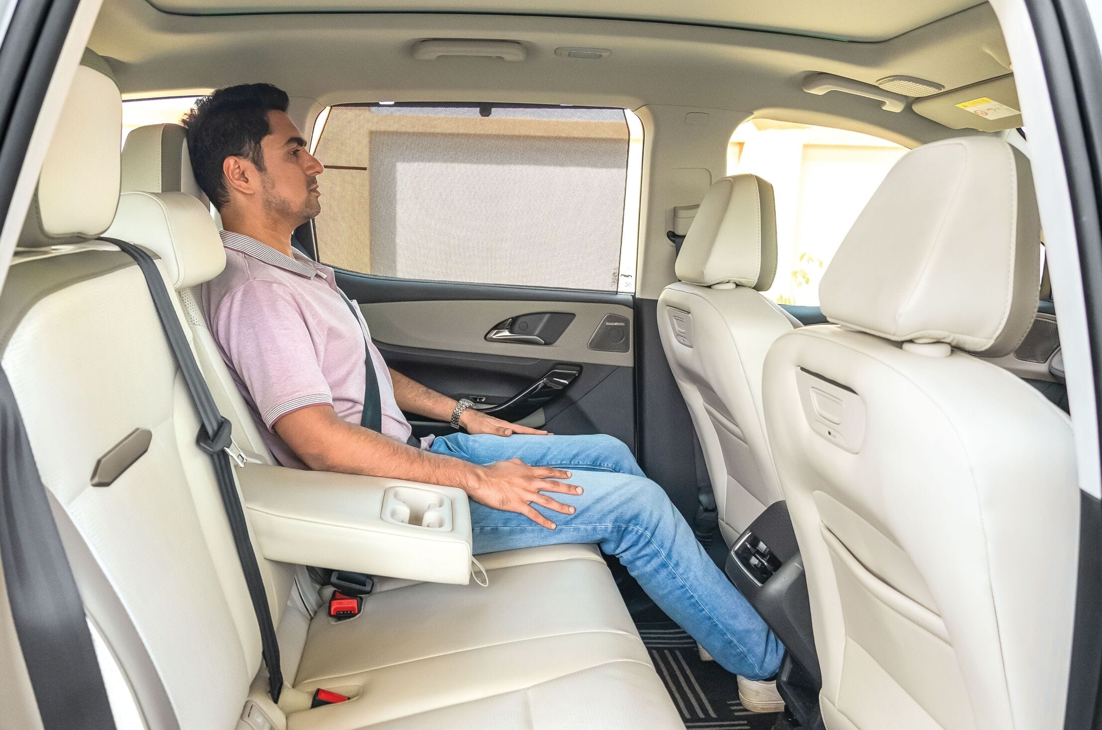 Mahindra XEV 9S second row seats