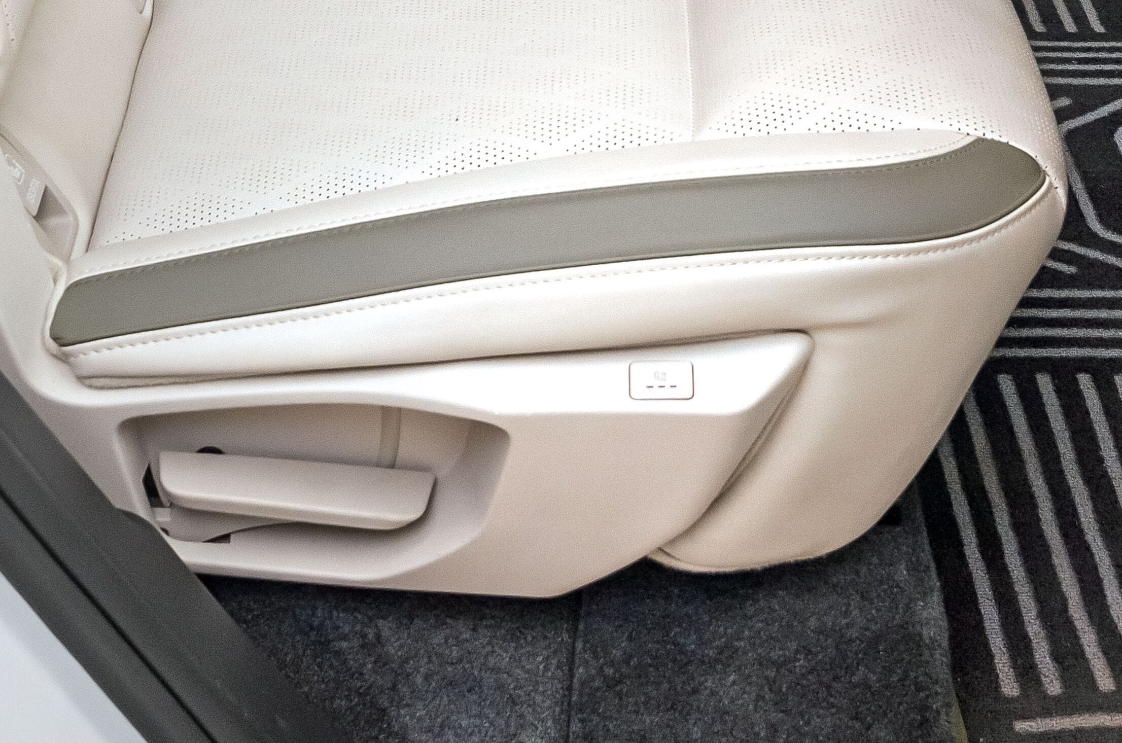 Mahindra XEV 9S second row ventilation