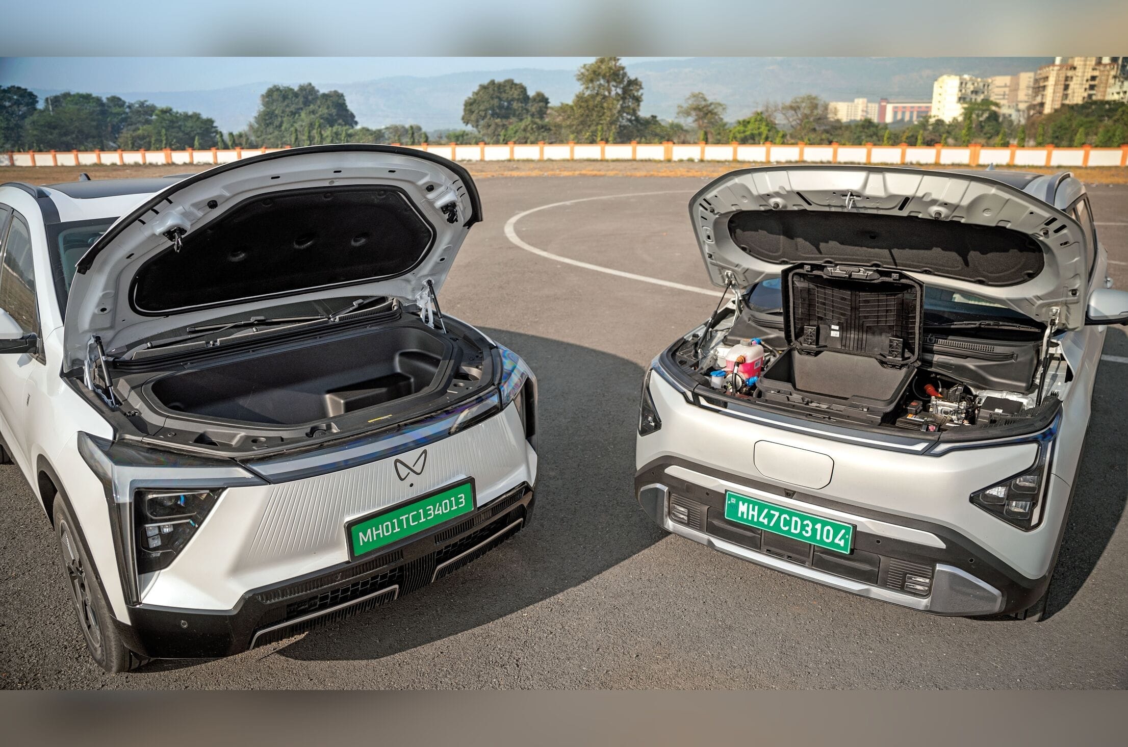 Kia Carens Clavis EV vs Mahindra XEV 9S comparison