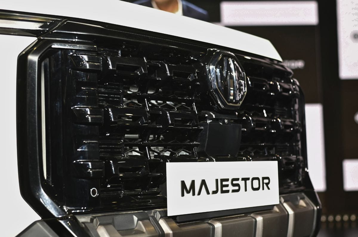 MG Majestor front grille