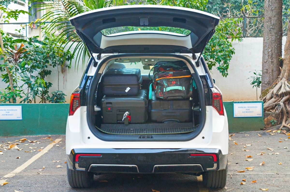 Mahindra XEV 9S boot