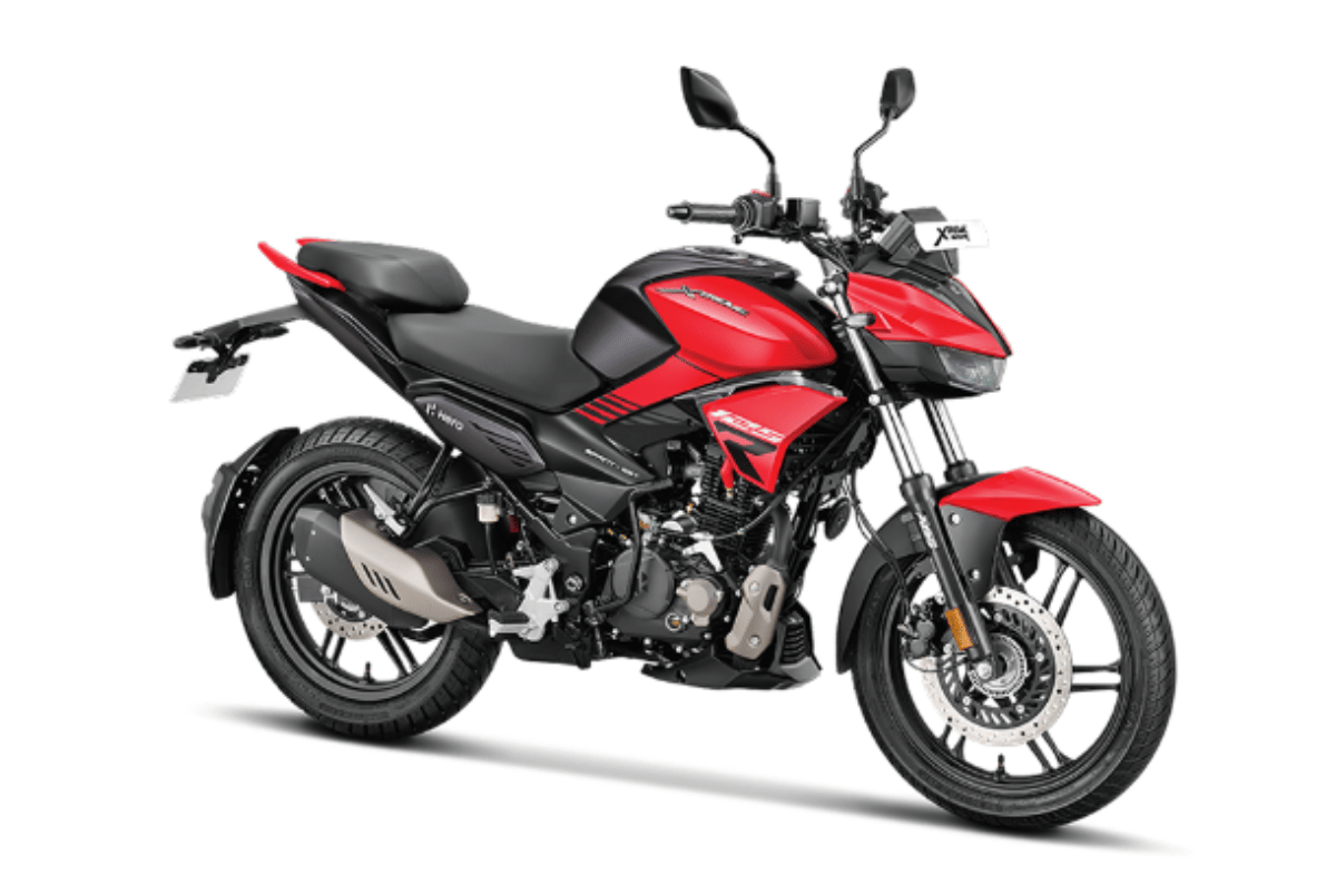 Hero Xtreme 125R dual-channel ABS split seat front right side static in studio