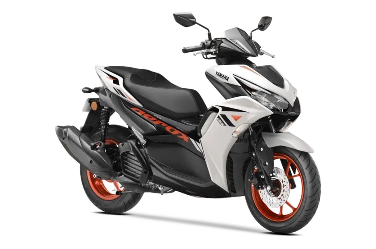 Yamaha Aerox white/red front right side static in studio