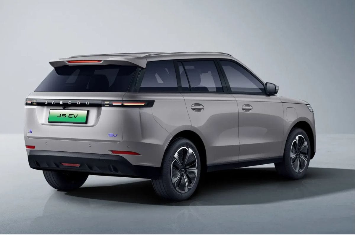 JSW Motors’s Jaecoo J5-based electric SUV spied testing in India
