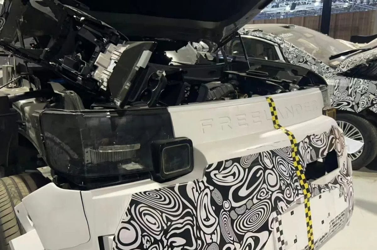 Chery-JLR Freelander front spied