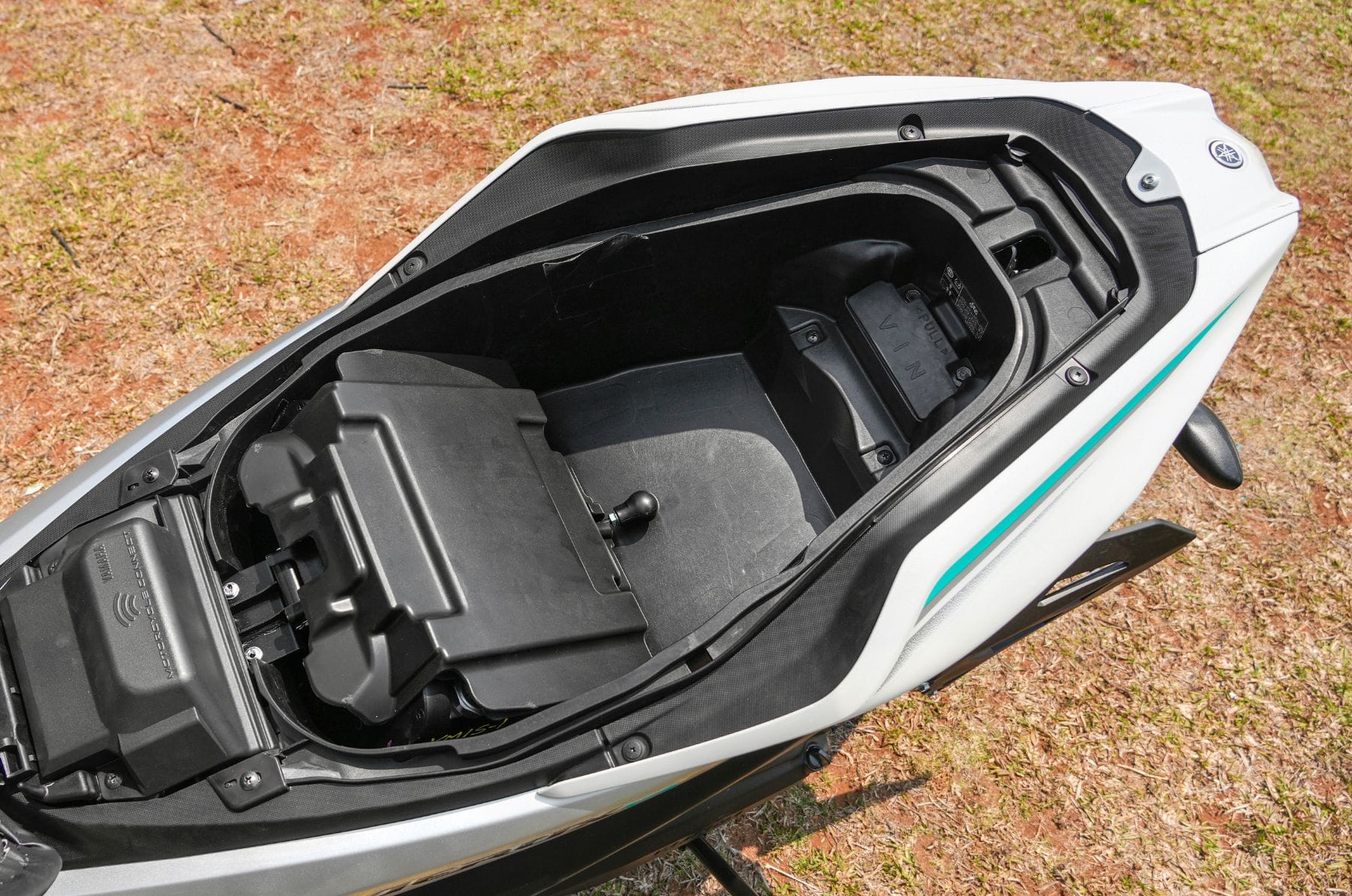 Yamaha Aerox E bootspace