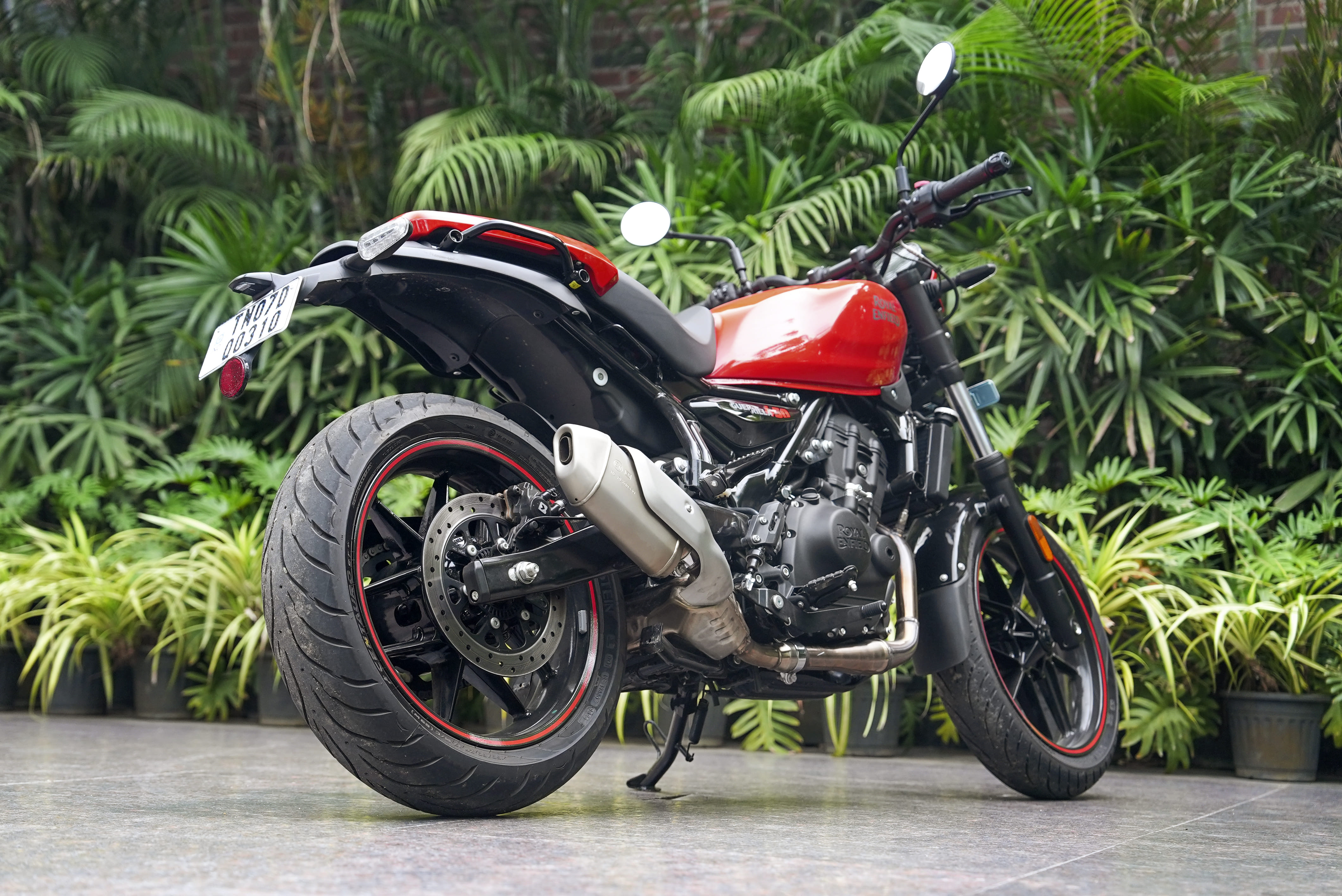 Royal Enfield Guerrilla 450 Apex Review - The Hooligan of the lineup