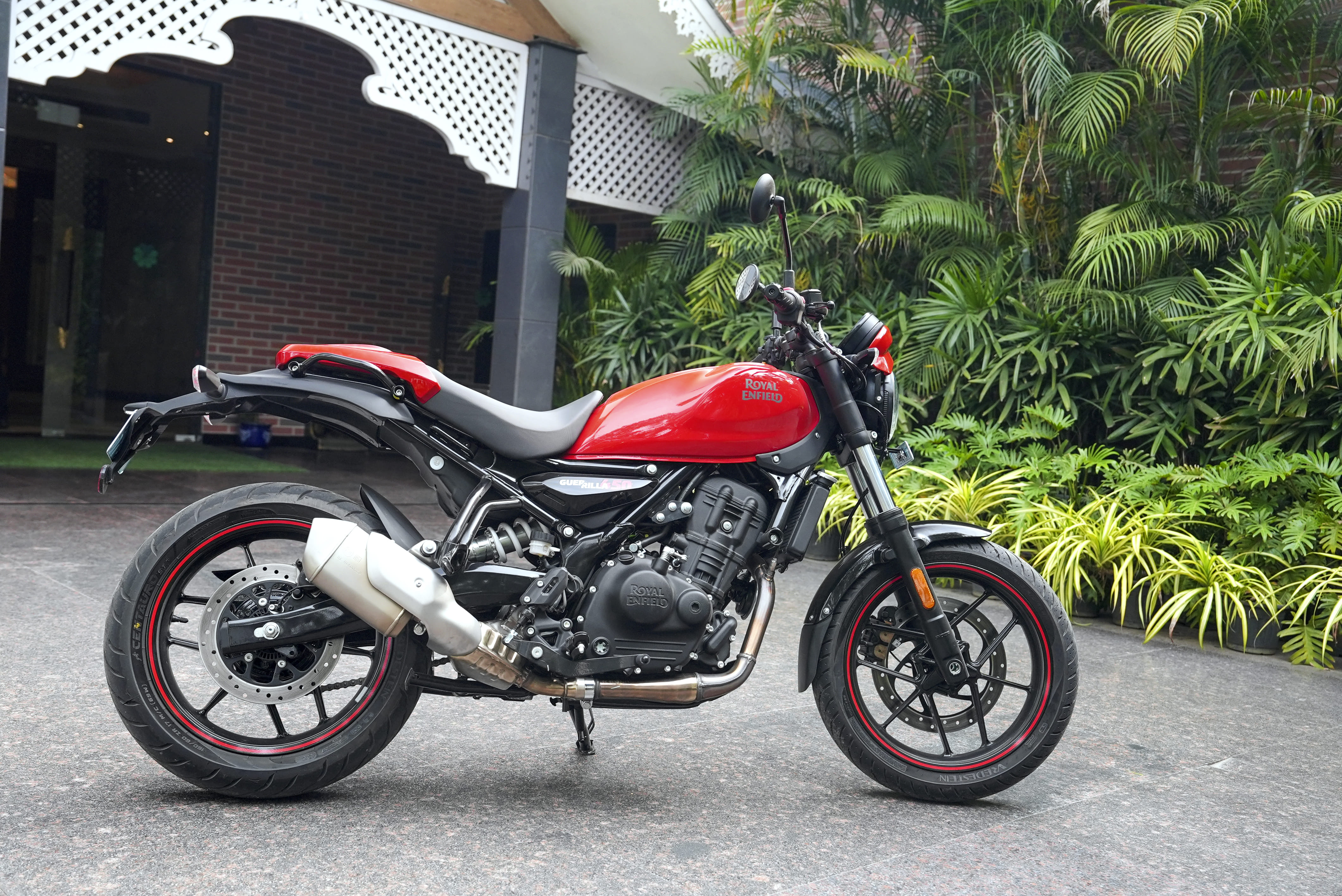 Royal Enfield Guerrilla 450 Apex Review - The Hooligan of the lineup