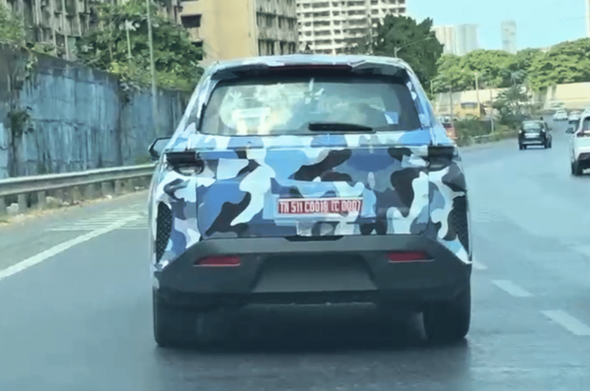 Vinfast MPV 7 spied rear