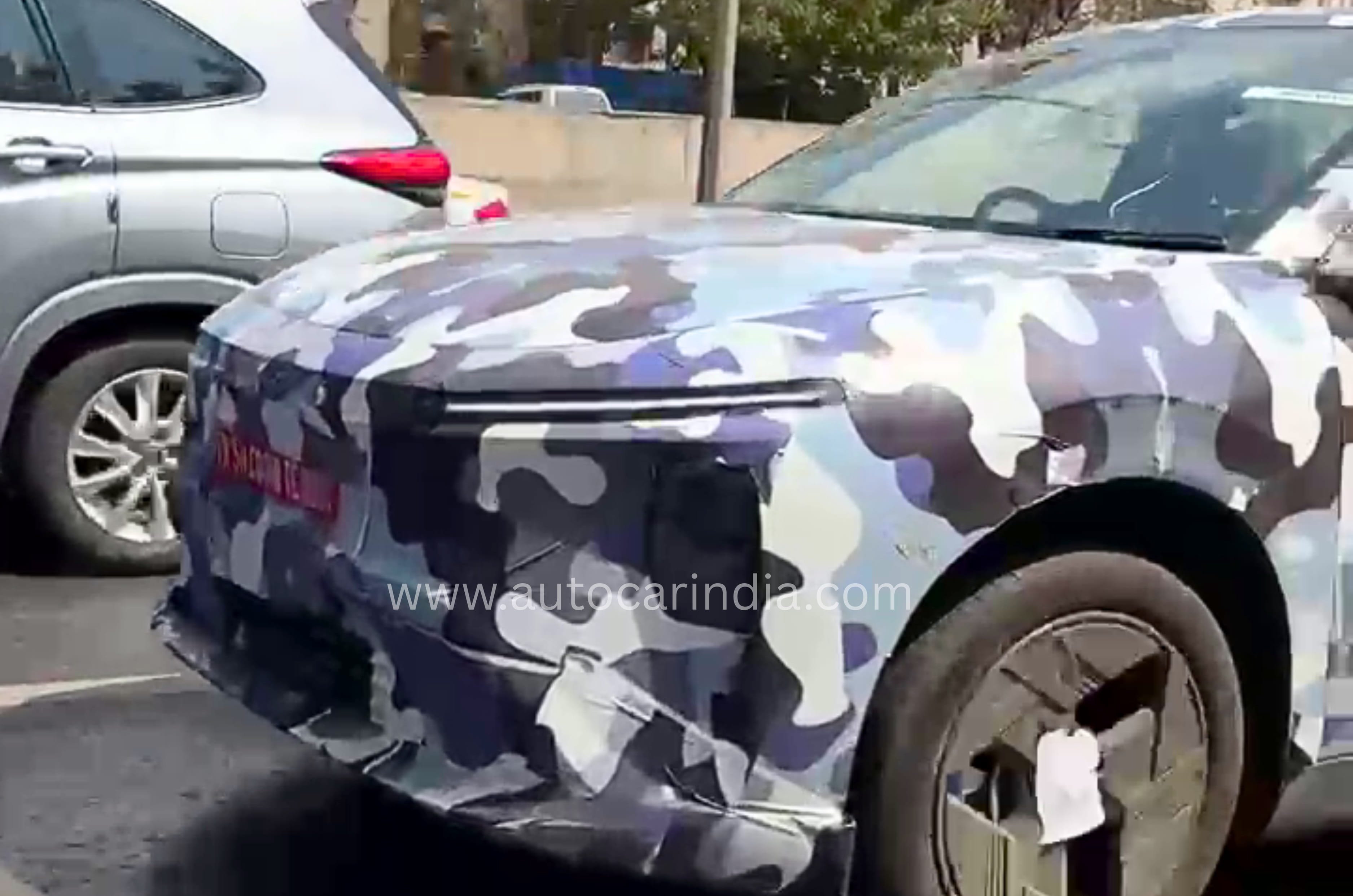 Vinfast electric MPV spied front fascia