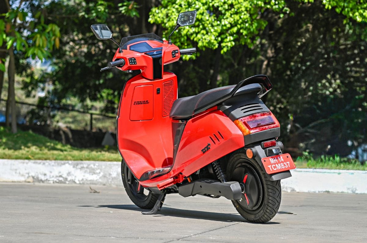 Kinetic DX rear left side static in field