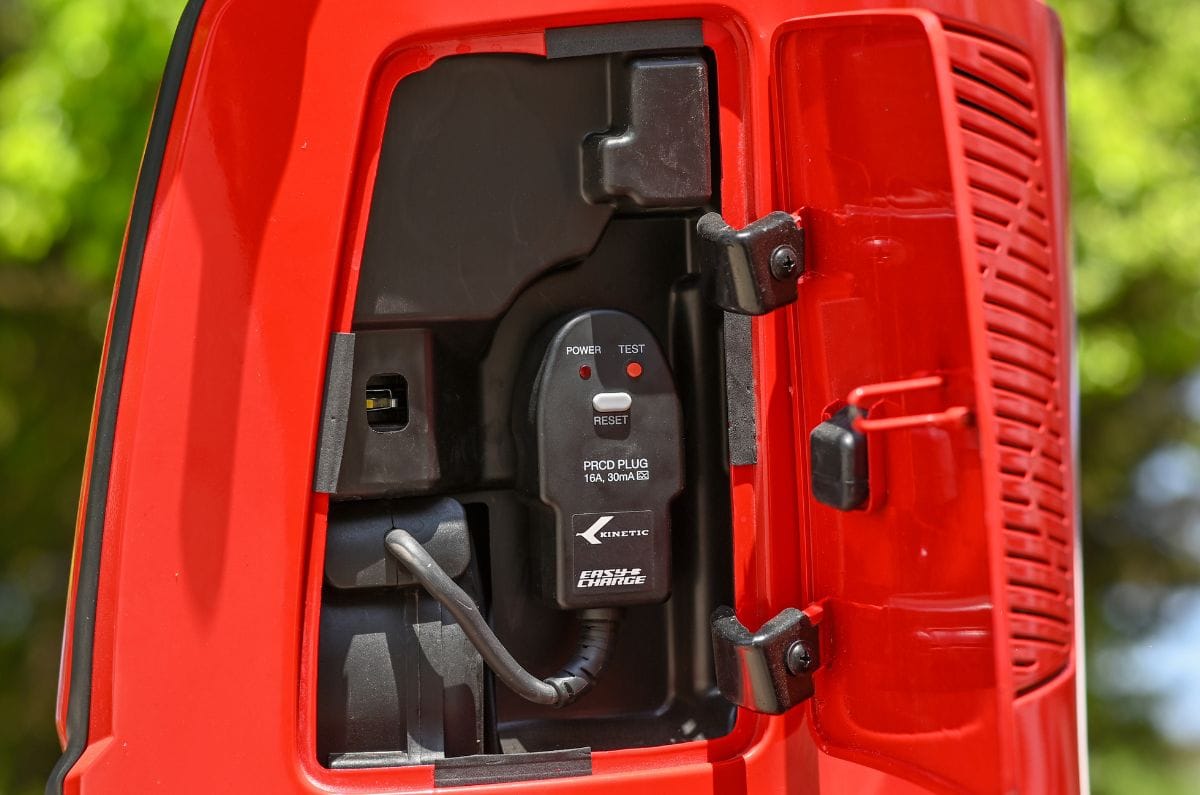 Kinetic DX onboard charger