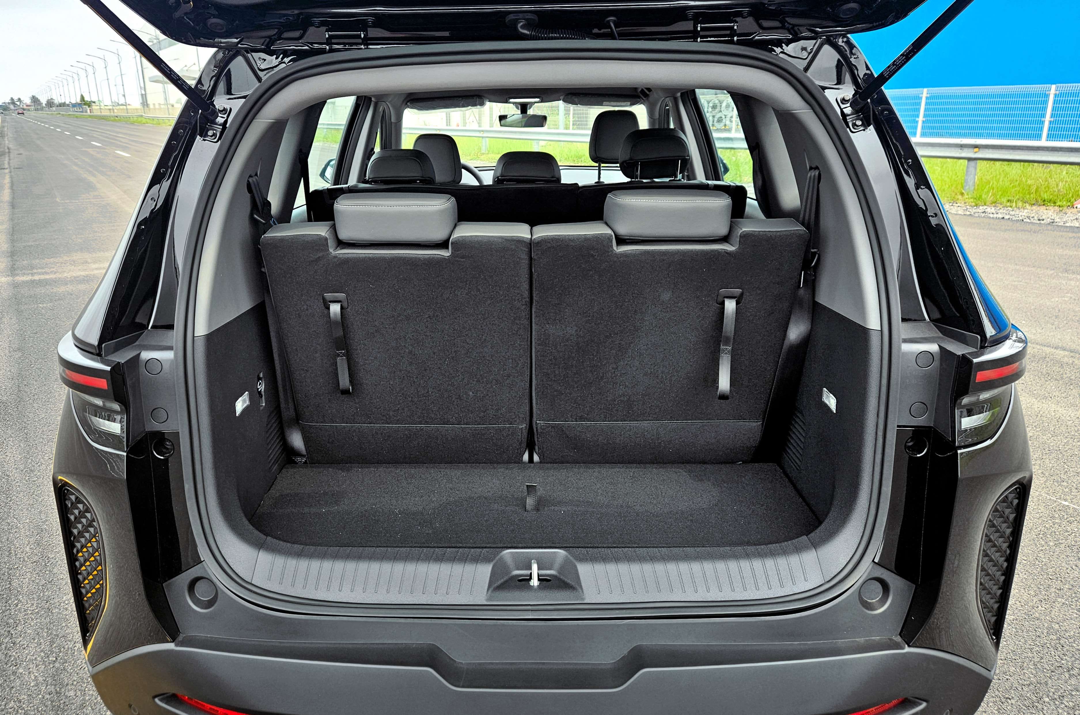  2 reasons to buy the Vinfast VF MPV 7 and 2 to skip it