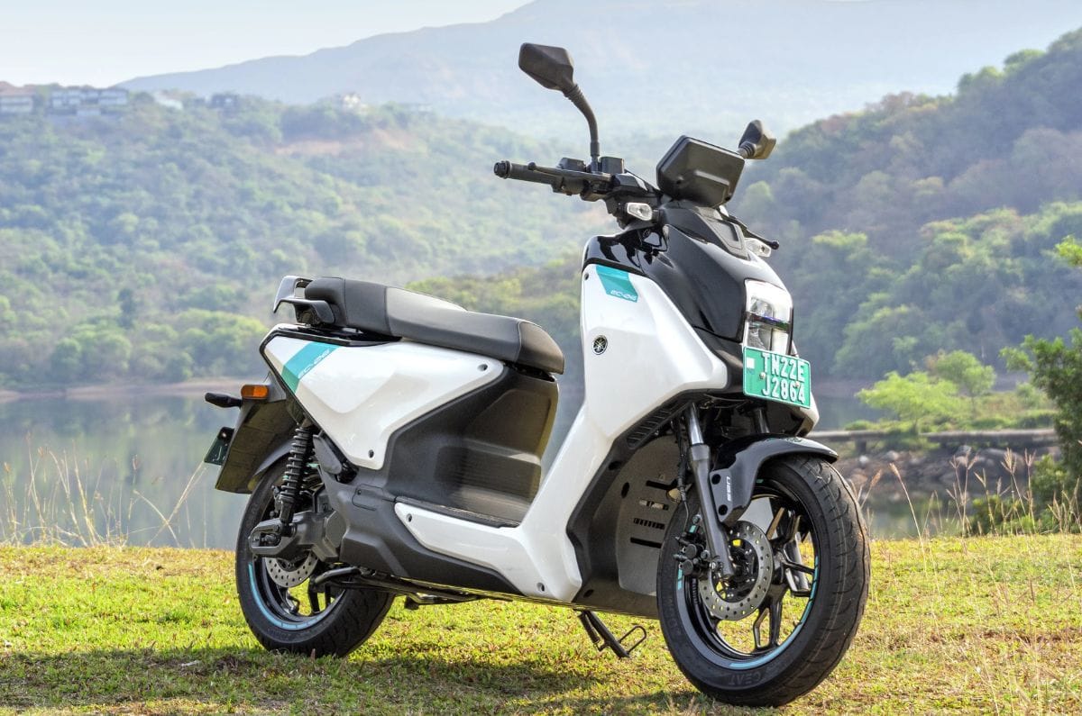 Yamaha EC06 front right side static in field